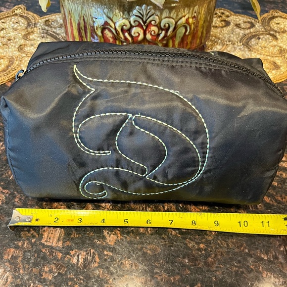 Black Travel Unisex Bag With Stitched Detail - Picture 3 of 12